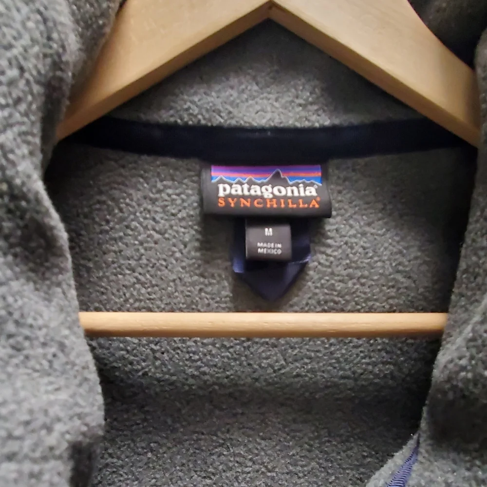 Patagonia Charcoal and Navy Synchilla Fleece Vest - Picture 4 of 5